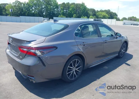 2021 Toyota Camry Se z USA, uszkodzony, nr VIN 4T1G11AK2MU454794